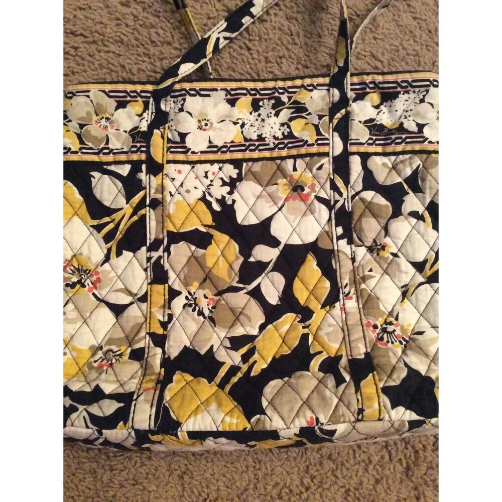 Vera Bradley Medium Size Tote B6